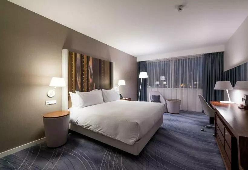 キングサイズベッドのスタンダードルーム, Doubletree By Hilton Hotel Wroclaw