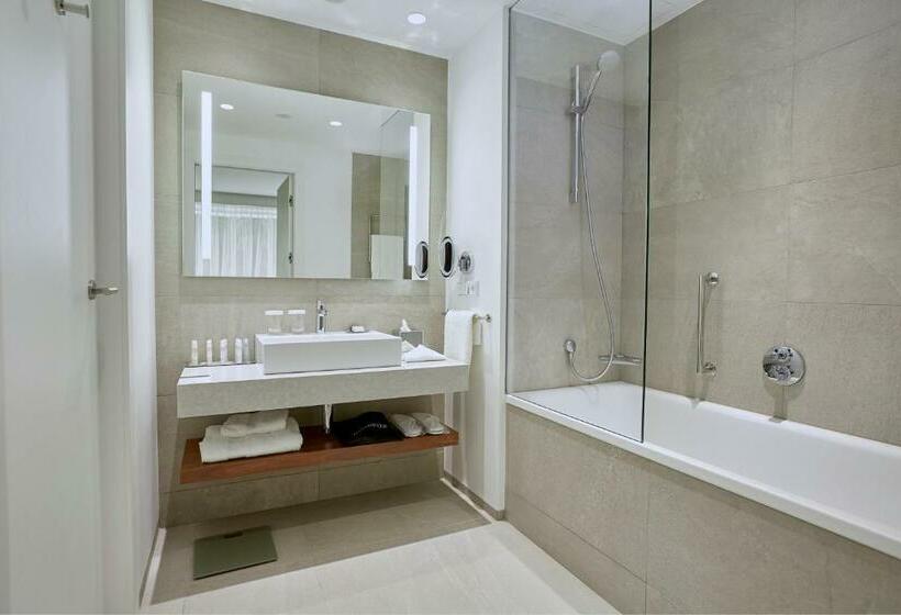 带大床的豪华间, Doubletree By Hilton Hotel Wroclaw