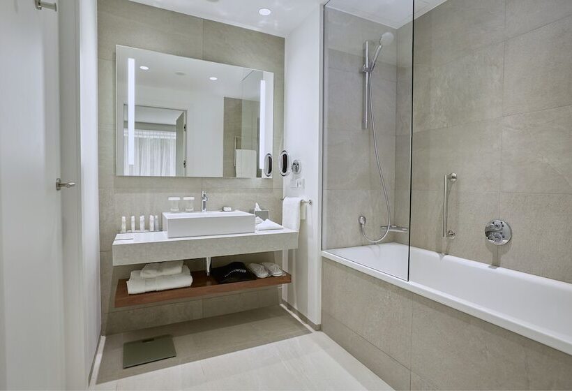 Полулюкс, Doubletree By Hilton Hotel Wroclaw