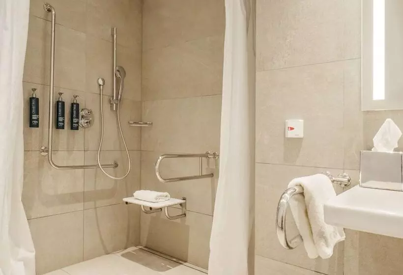 身障者適用キングサイズベッドルーム, Doubletree By Hilton Hotel Wroclaw