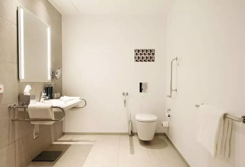 身障者適用キングサイズベッドルーム, Doubletree By Hilton Hotel Wroclaw