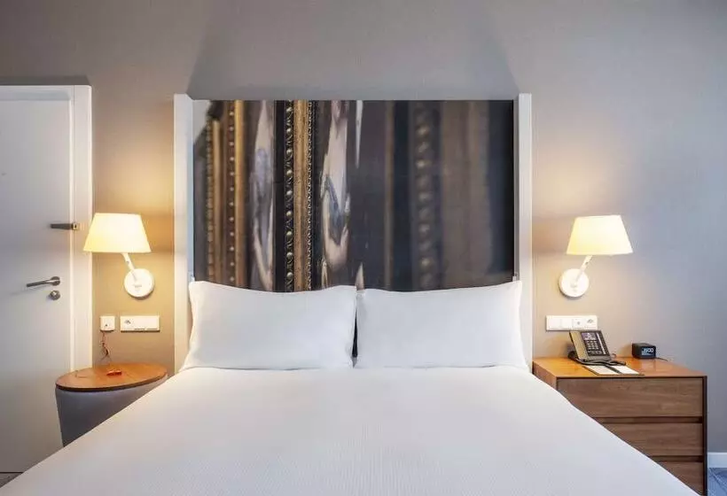 身障者適用キングサイズベッドルーム, Doubletree By Hilton Hotel Wroclaw