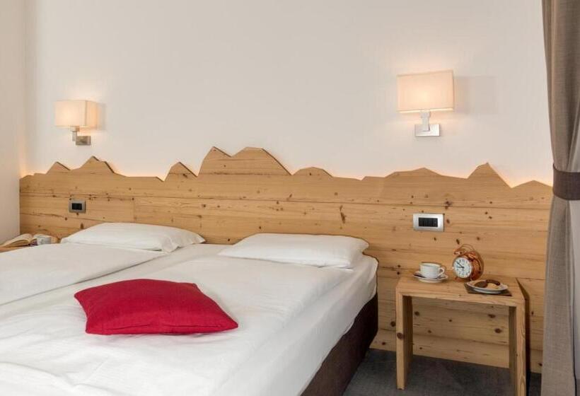 四人标准间, Garni Lastei