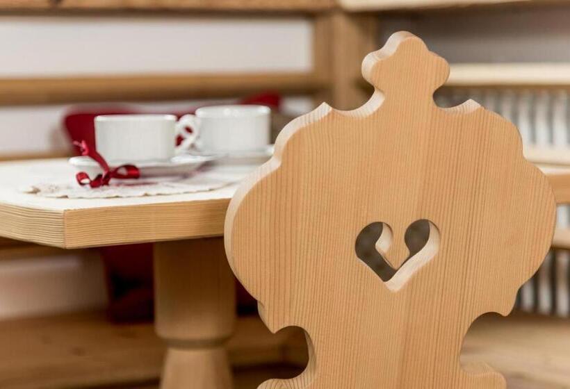 带大床的豪华间, Garni Lastei