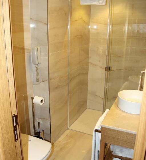 اتاق استاندارد سه نفره, Lale