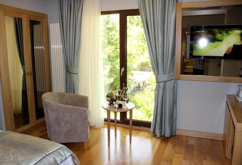 اتاق استاندارد سه نفره, Lale