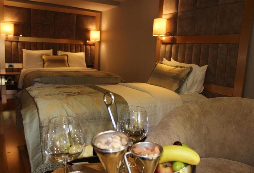 اتاق استاندارد سه نفره, Lale