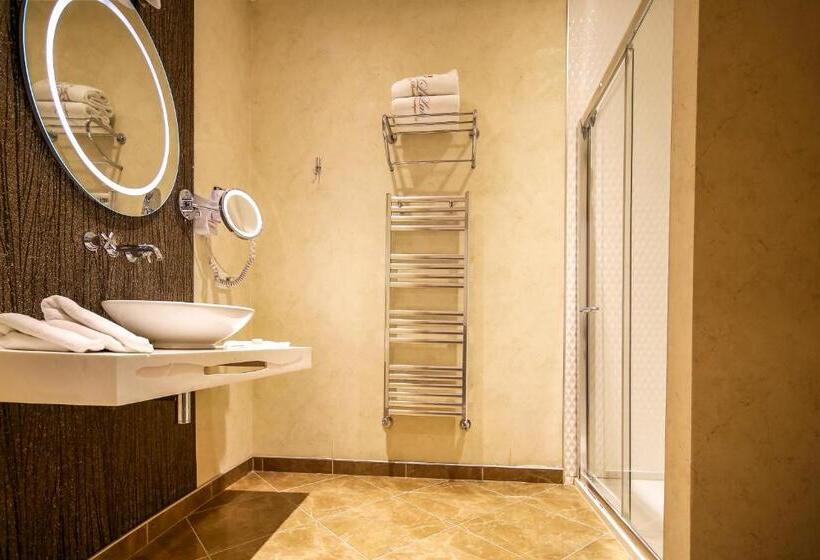 سوییت اجرایی, Lale