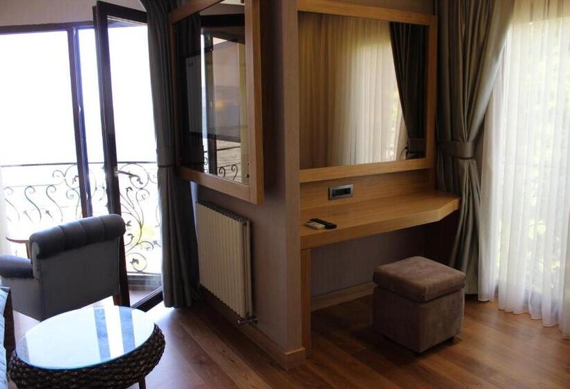 اتاق خانوادگی, Lale