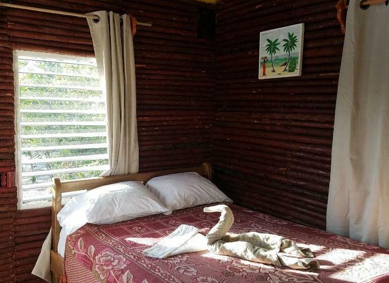 חדר סטנדרט לשלושה עם נוף לגינה, Palmento Grove Garifuna Eco Cultural & Healing Institute