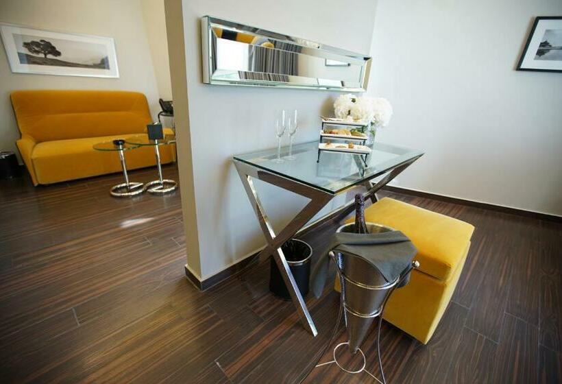 Люкс, Royal Tulip Achrafieh