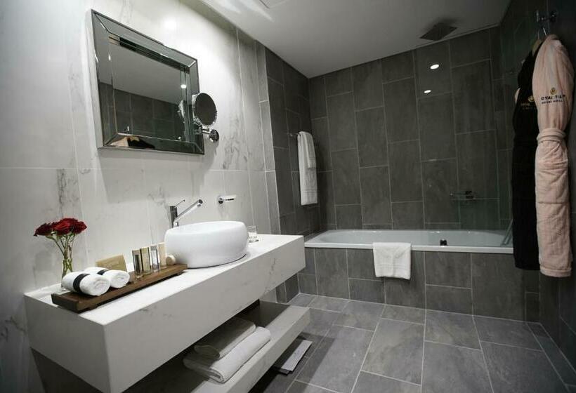 Люкс, Royal Tulip Achrafieh