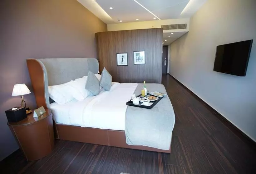 اتاق اجرایی با تخت بزرگ, Royal Tulip Achrafieh