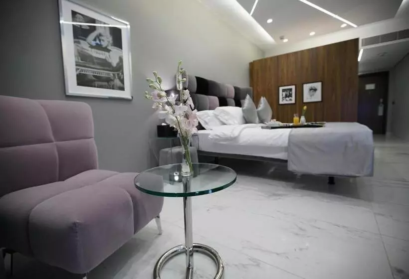 اتاق اجرایی با تخت بزرگ, Royal Tulip Achrafieh
