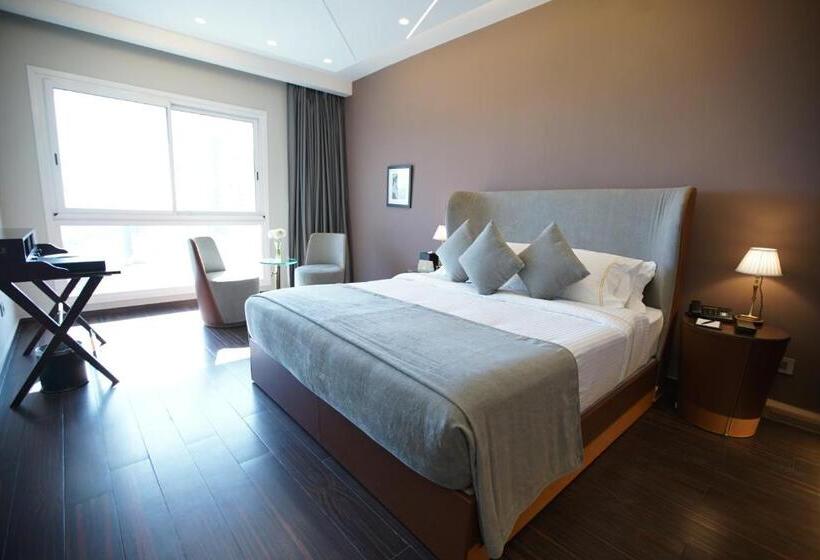 Номер Executive Кровать Кинг, Royal Tulip Achrafieh