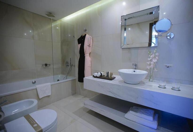 Номер Executive Кровать Кинг, Royal Tulip Achrafieh