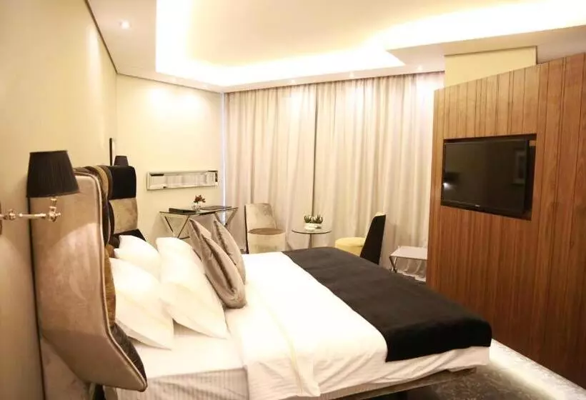 اتاق اجرایی با تخت بزرگ, Royal Tulip Achrafieh