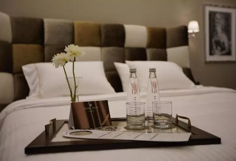 اتاق اجرایی با تخت بزرگ, Royal Tulip Achrafieh