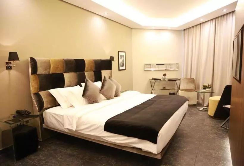 اتاق اجرایی با تخت بزرگ, Royal Tulip Achrafieh