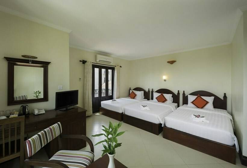 غرفة ديلوكس ثلاثية, Sovan Mealea