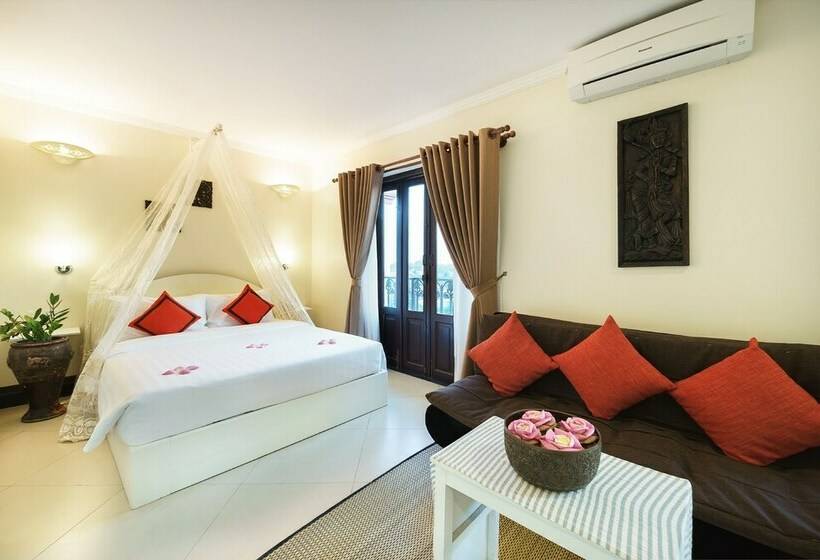 جناح جونيور مزوَّد بشرفة, Sovan Mealea