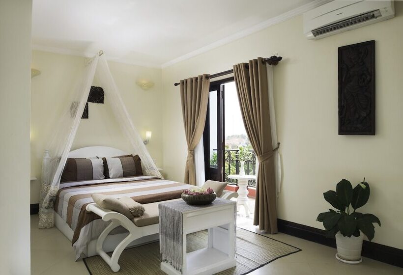 جناح جونيور مزوَّد بشرفة, Sovan Mealea