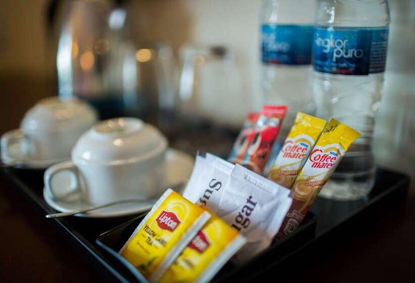 جناح جونيور مزوَّد بشرفة, Sovan Mealea