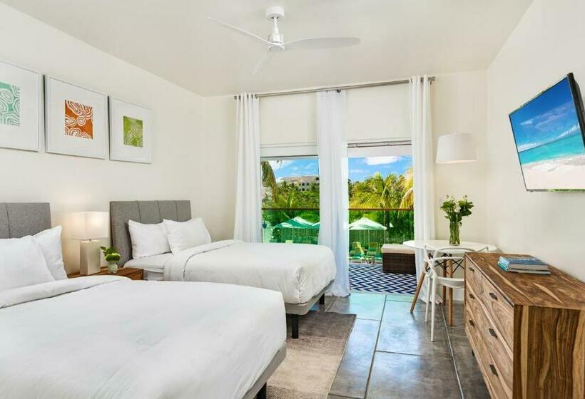 اتاق استاندارد با چشم‌انداز استخر, The Oasis At Grace Bay