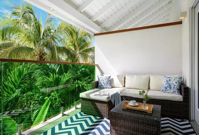 اتاق استاندارد با چشم‌انداز استخر, The Oasis At Grace Bay