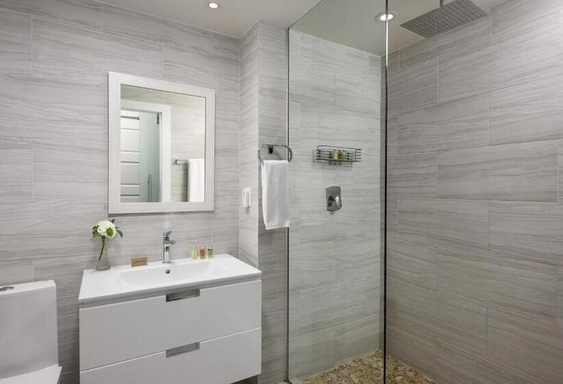 اتاق استاندارد با چشم‌انداز استخر, The Oasis At Grace Bay