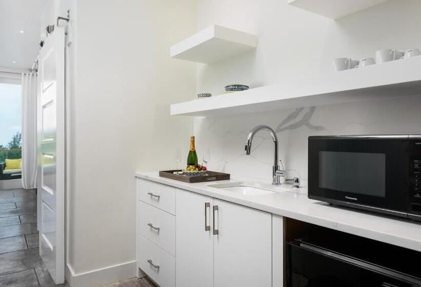 اتاق لوکس با تخت بزرگ, The Oasis At Grace Bay