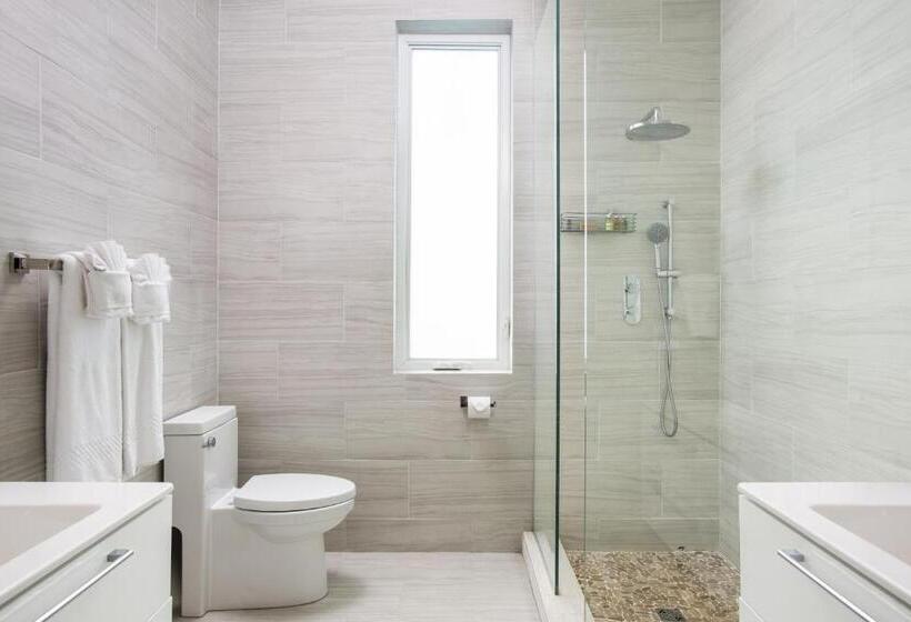 اتاق لوکس با تخت بزرگ, The Oasis At Grace Bay