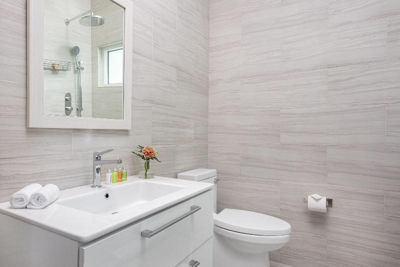 اتاق لوکس با تخت بزرگ, The Oasis At Grace Bay