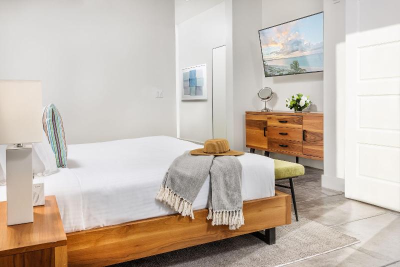 اتاق لوکس با تخت بزرگ, The Oasis At Grace Bay