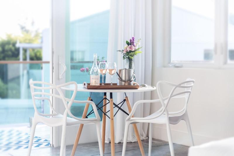 اتاق لوکس با تخت بزرگ, The Oasis At Grace Bay