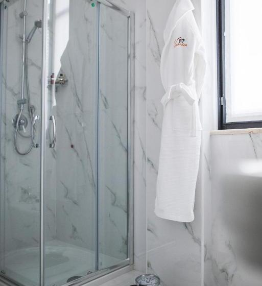 جناح جونيور, Vmaison Hotel Messina