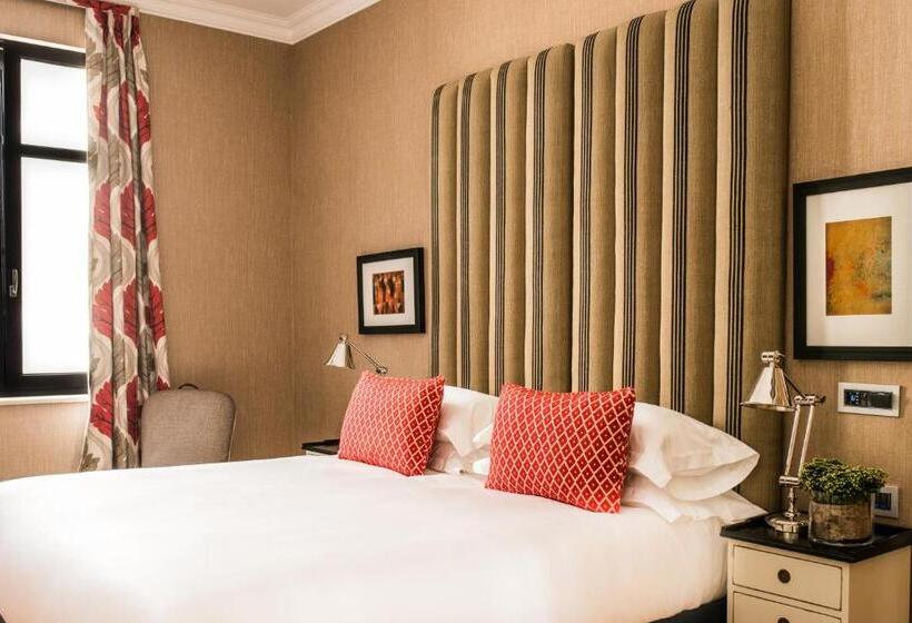 جناح جونيور, Vmaison Hotel Messina