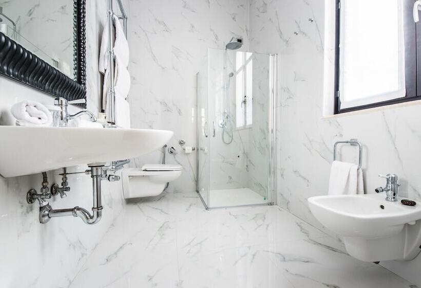 جناح جونيور, Vmaison Hotel Messina