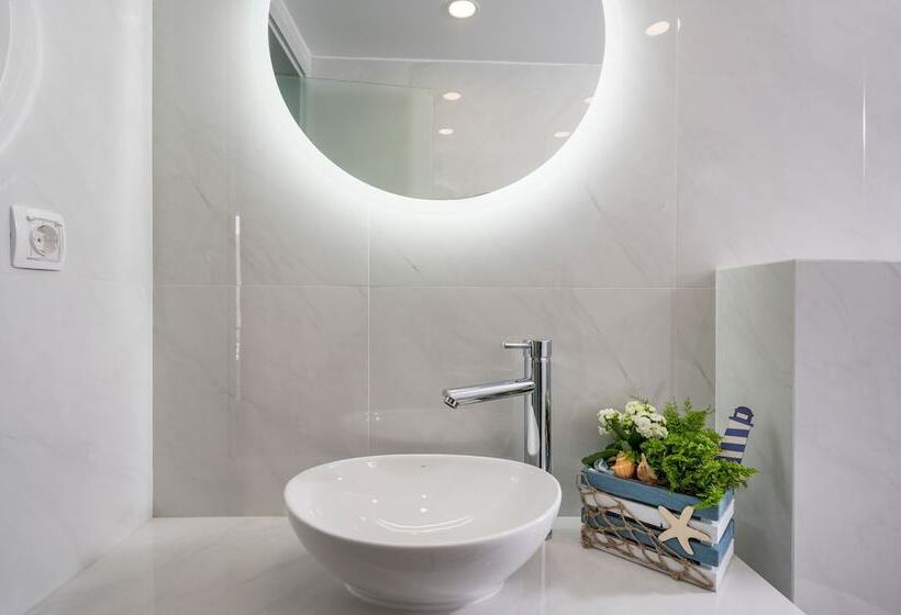 סטודיו אקונומי, Kristall Suites