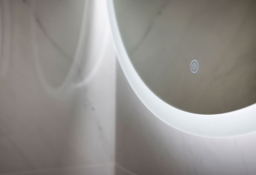 סטודיו אקונומי, Kristall Suites