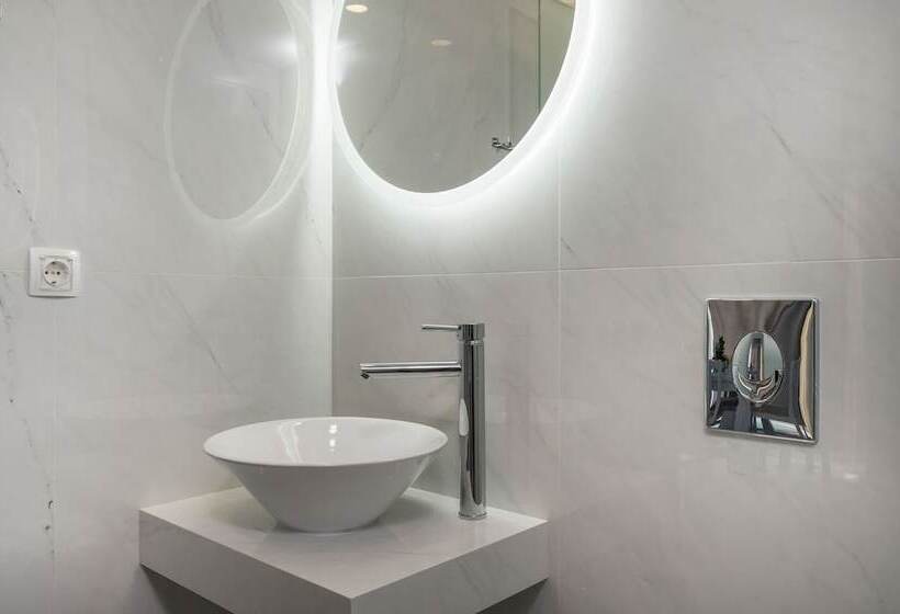 סטודיו אקונומי, Kristall Suites