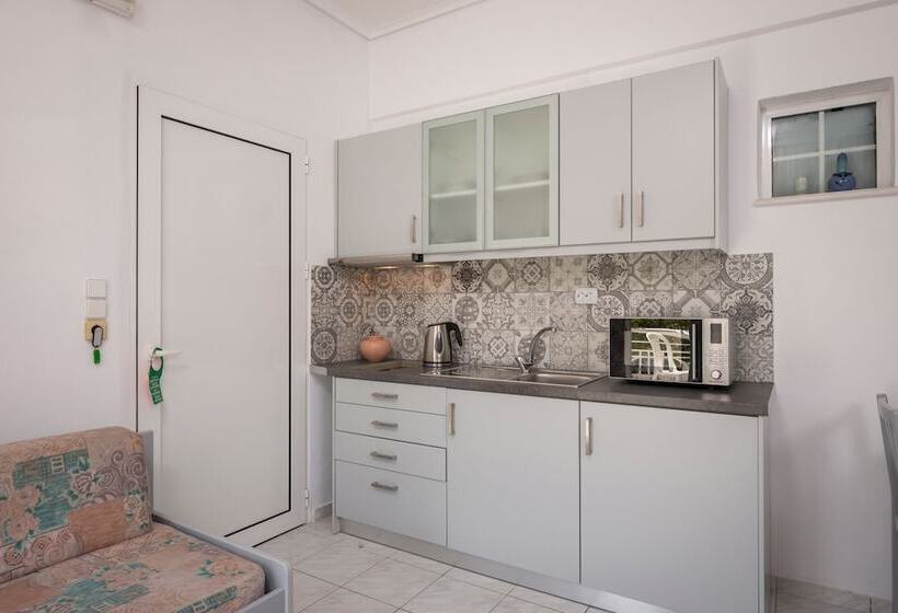 סטודיו אקונומי, Kristall Suites