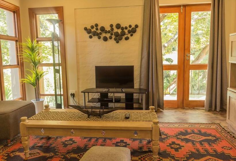 デラックススタジオ, Moonflower Cottages