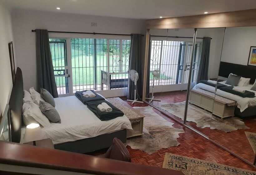 デラックススタジオ, Moonflower Cottages