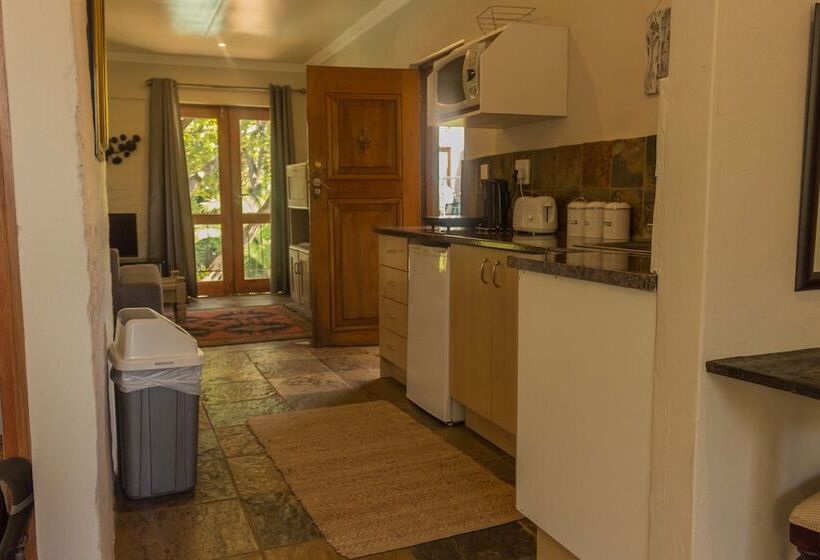 エクゼクティブワンルーム, Moonflower Cottages