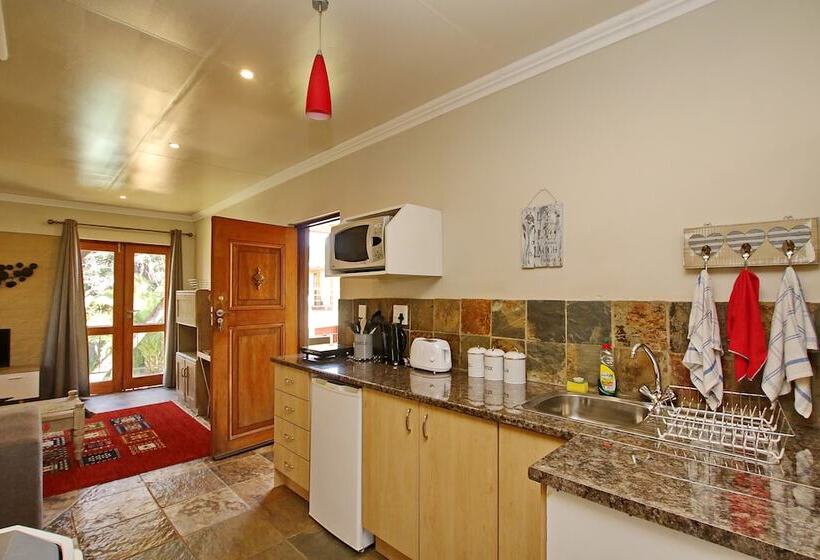 エクゼクティブワンルーム, Moonflower Cottages