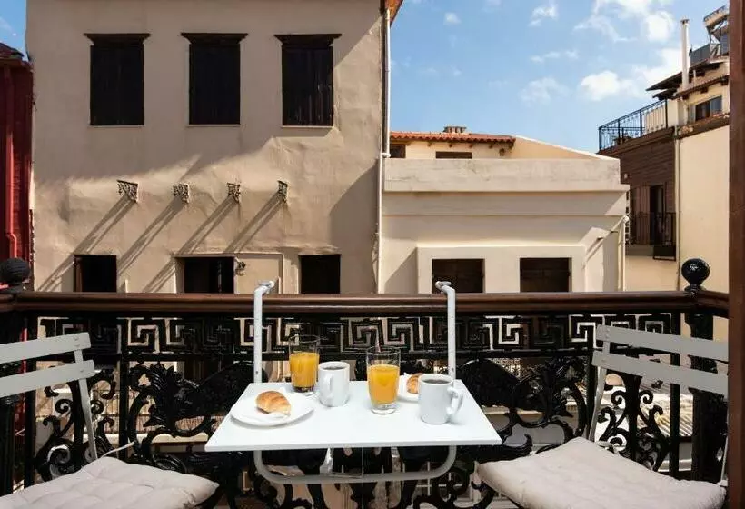 سوییت جونیور با بالکن, Favela Living Space