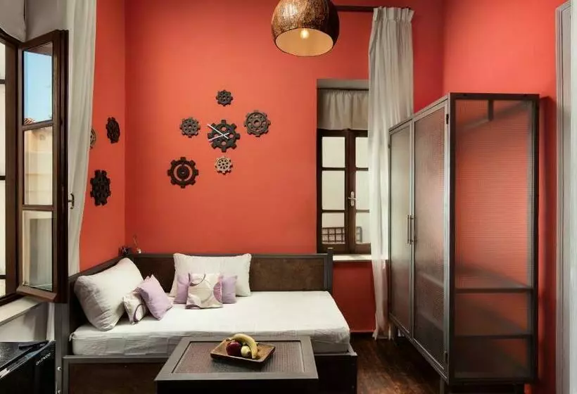 سوییت جونیور با بالکن, Favela Living Space