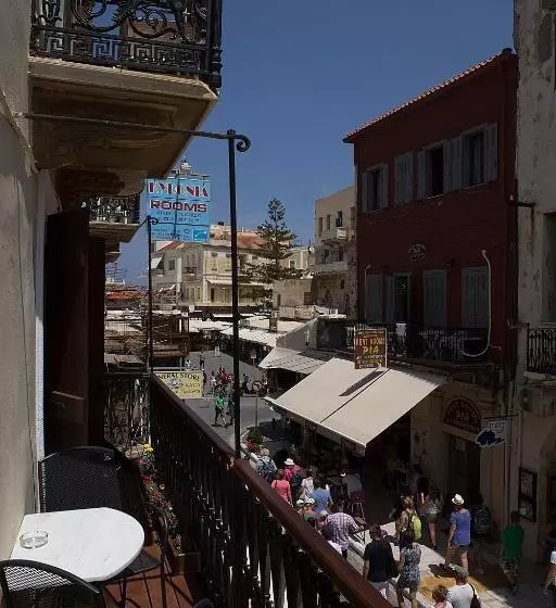 سوییت اجرایی, Favela Living Space