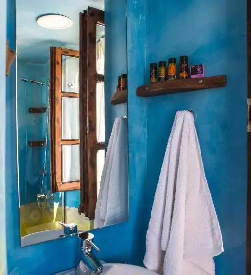اتاق استاندارد یک نفره, Favela Living Space